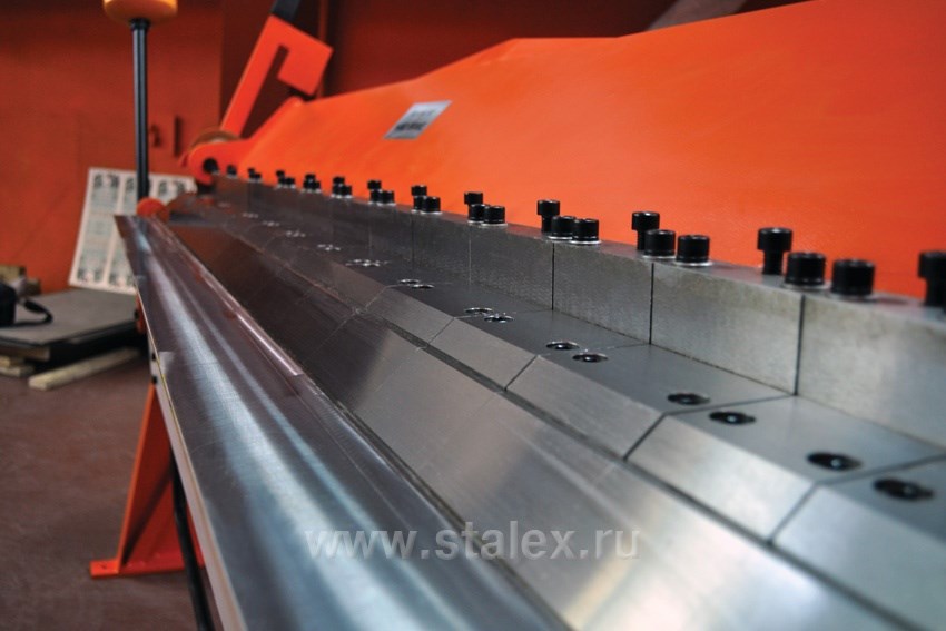 Фото 74 - Станок листогибочный ручной сегментный  STALEX W2.0x2540A.