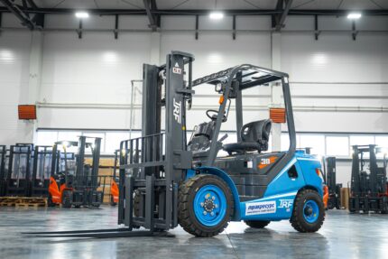 Фото 95 - Вилочный погрузчик TRF D30-3X.