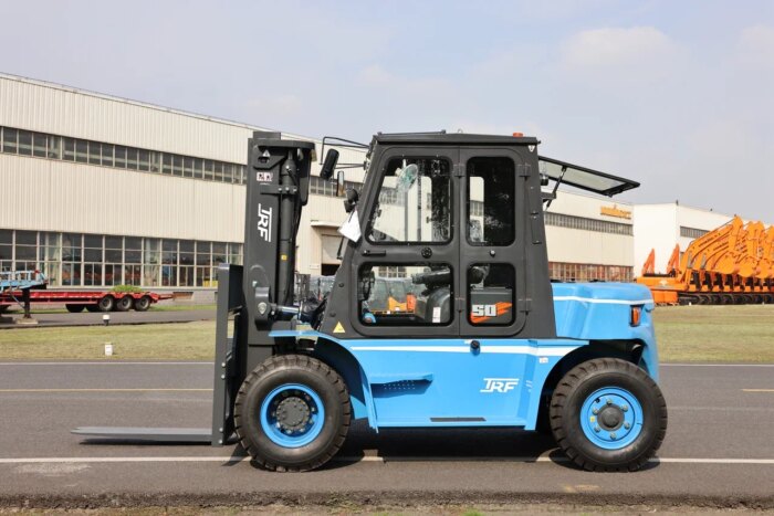 Фото 3 - Вилочный погрузчик TRF D70-3M.